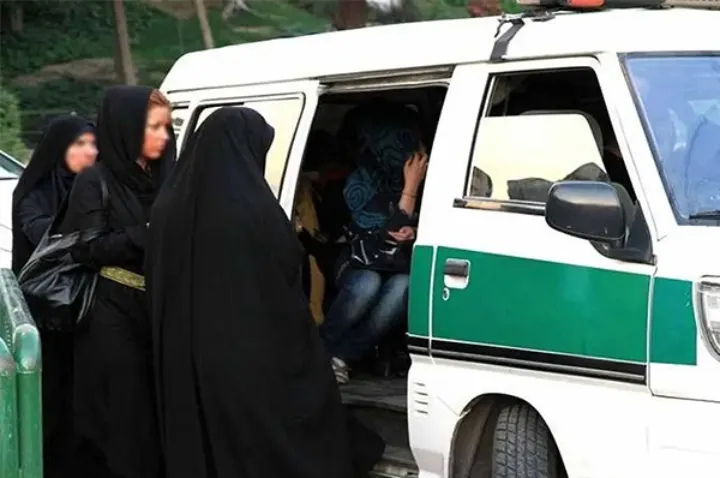 محمد اولیایی‌فرد، وکیل و حقوقدان: با کدام‌مجوز قانونی فیلم دستگیری متهم به بی‌حجابی را منتشر می‌کنید؟